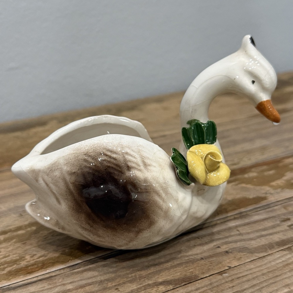 Capodimonte Nuova Swan Figurine Vintage Italy Yellow Flower Porcelain Good